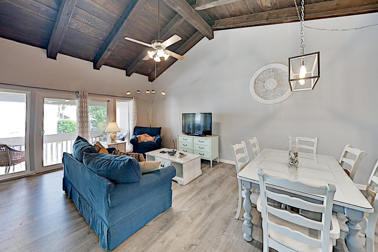 Chateau La Mer Destin Bagian luar foto